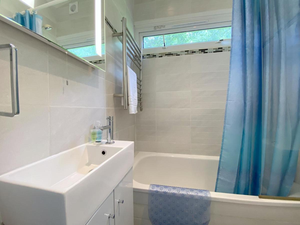 Pass The Keys Gower Beach Staycation Caswell Bay - Sleeps 4 Swansea Buitenkant foto
